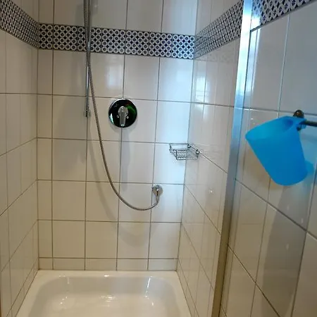 Lotte - The Backpackers Hostel *