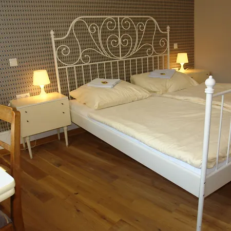 Lotte - The Backpackers Hostel *