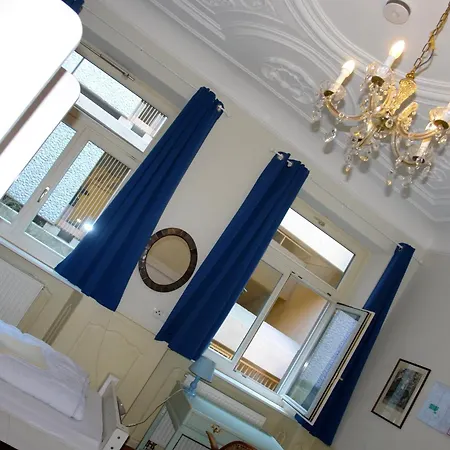 Hostal Lotte - The Backpackers *